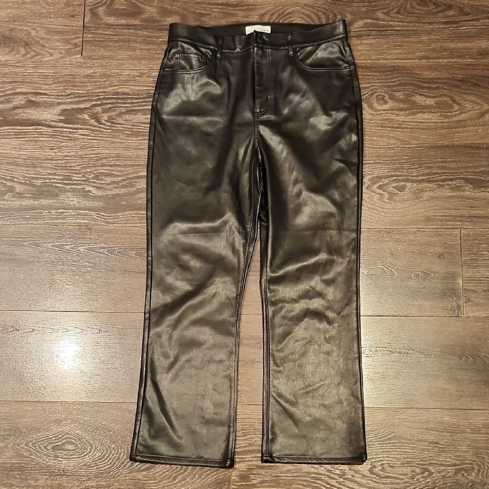❤️ NWOT! LOFT VEGAN LEATHER HIGH RISE CROP FLARE JEANS IN BLACK - Picture 4 of 9